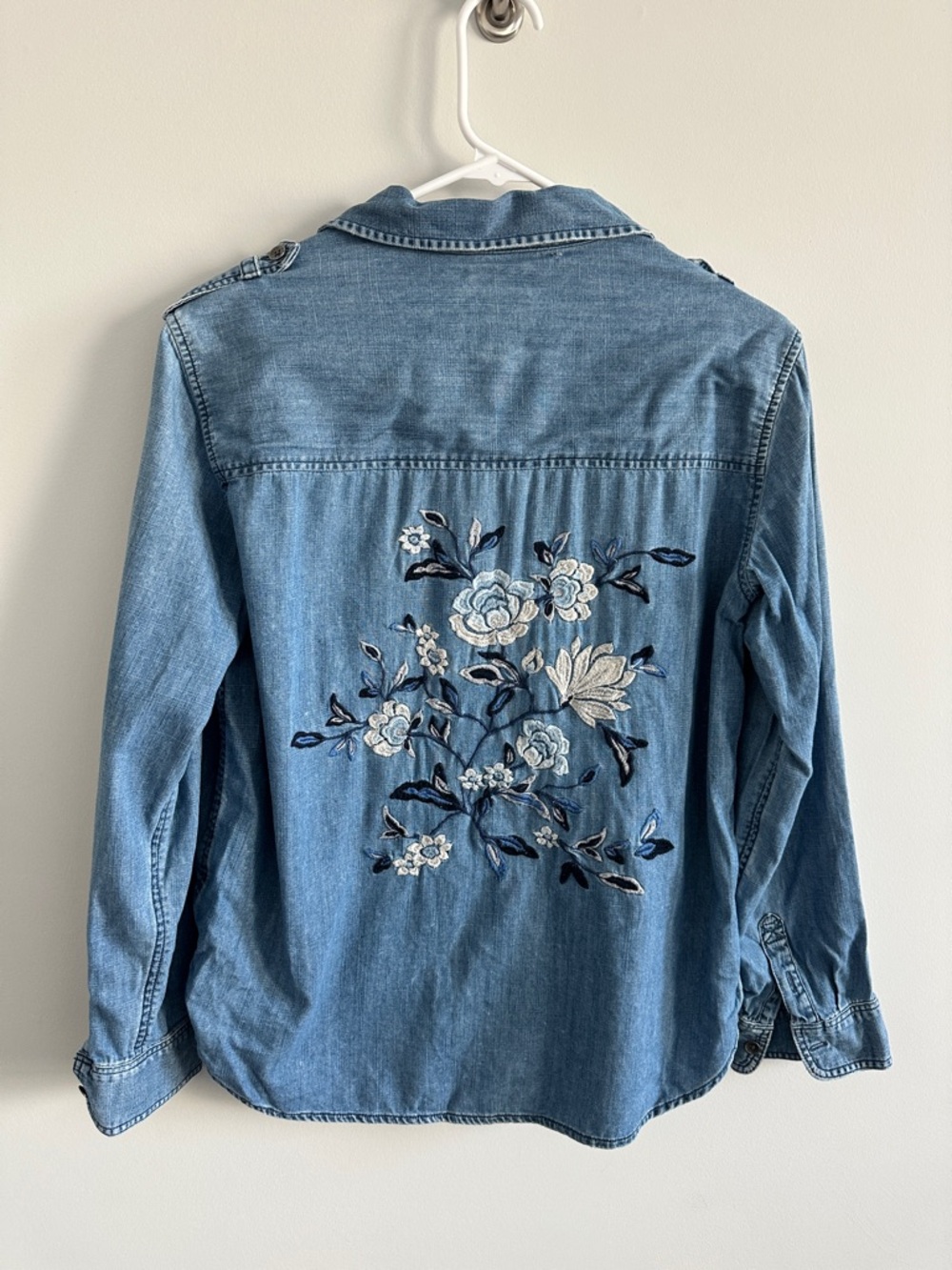 American Eagle Floral Embroidered Denim Shirt Size XS
